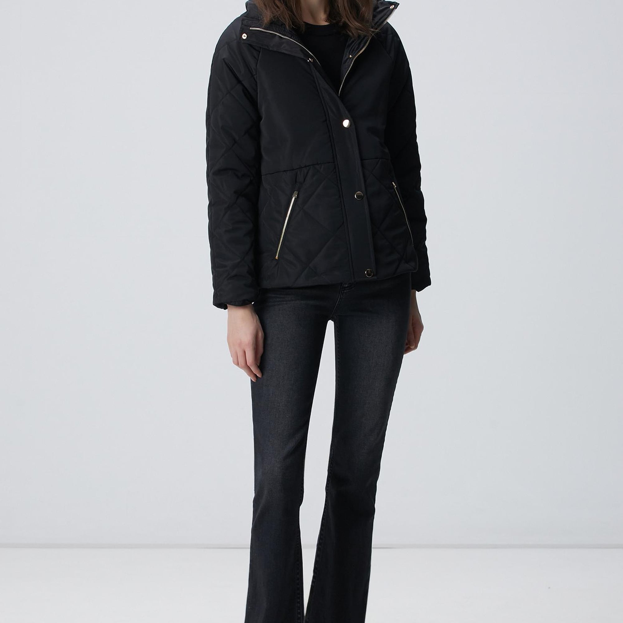 Network Kadın Siyah Yarım Kapitone Detaylı Kaban