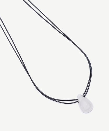  YARGICI Metal Uç Detaylı Uzun Kolye