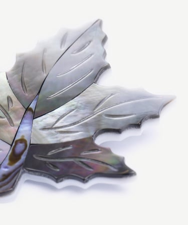  YARGICI Yaprak Figürlü Broş