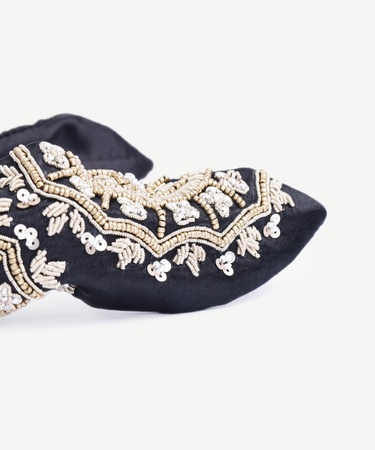  YARGICI Boncuk Detaylı Saten Taç