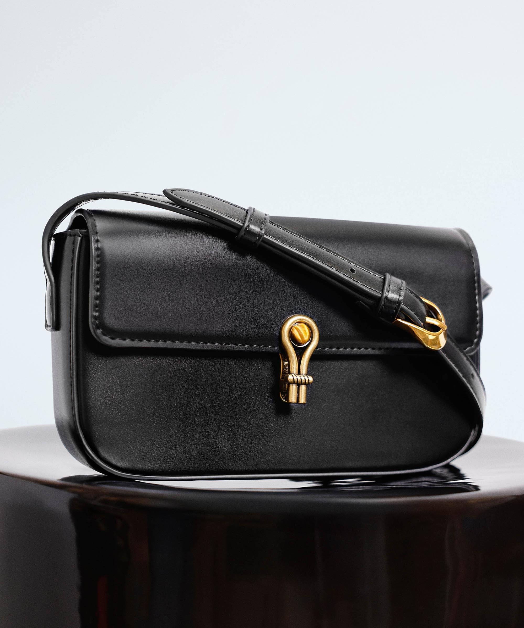  YARGICI Deri Görünümlü Toka Detaylı Omuz Çantası