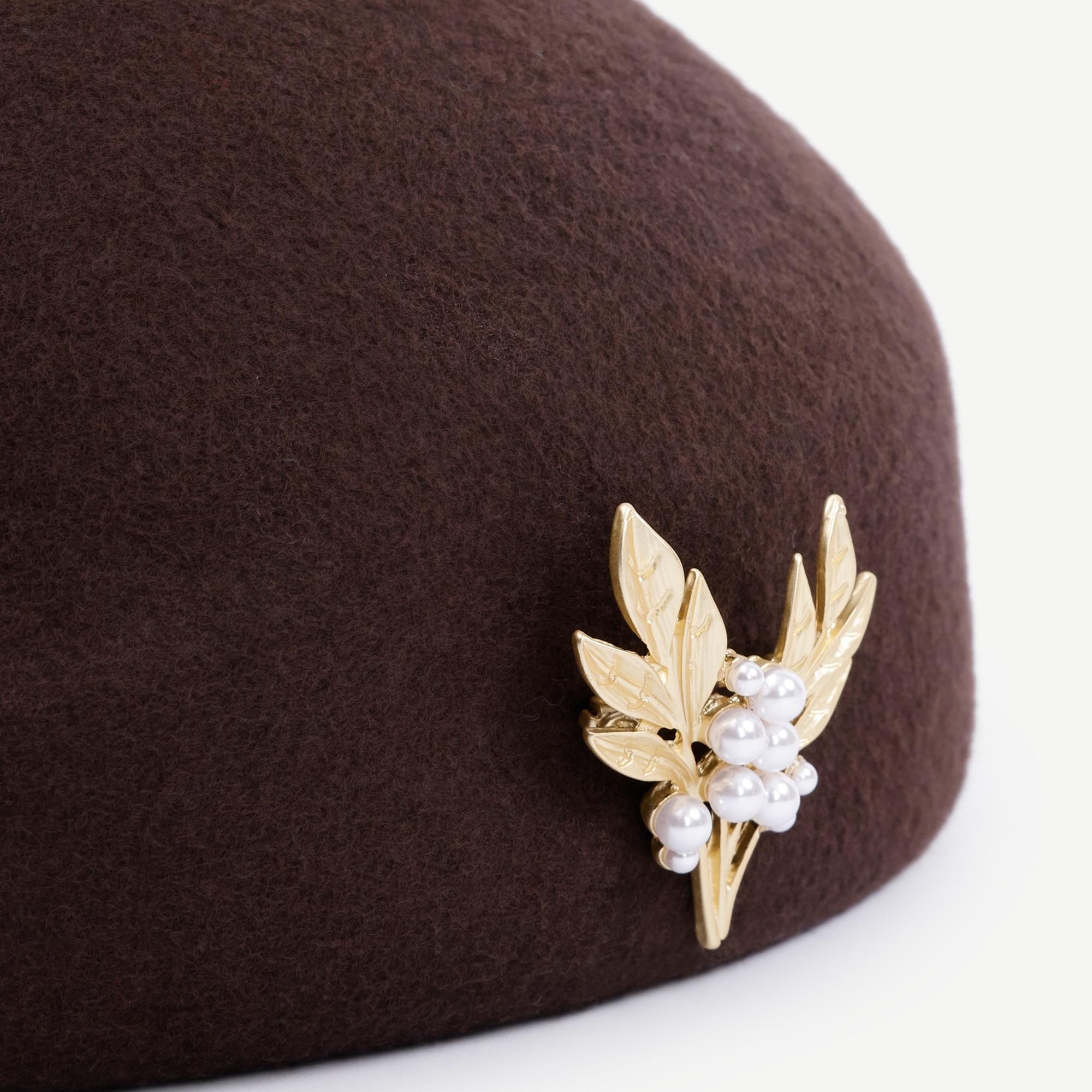 YARGICI Çiçek Broş İncili Yün Şapka