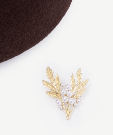  YARGICI Çiçek Broş İncili Yün Şapka