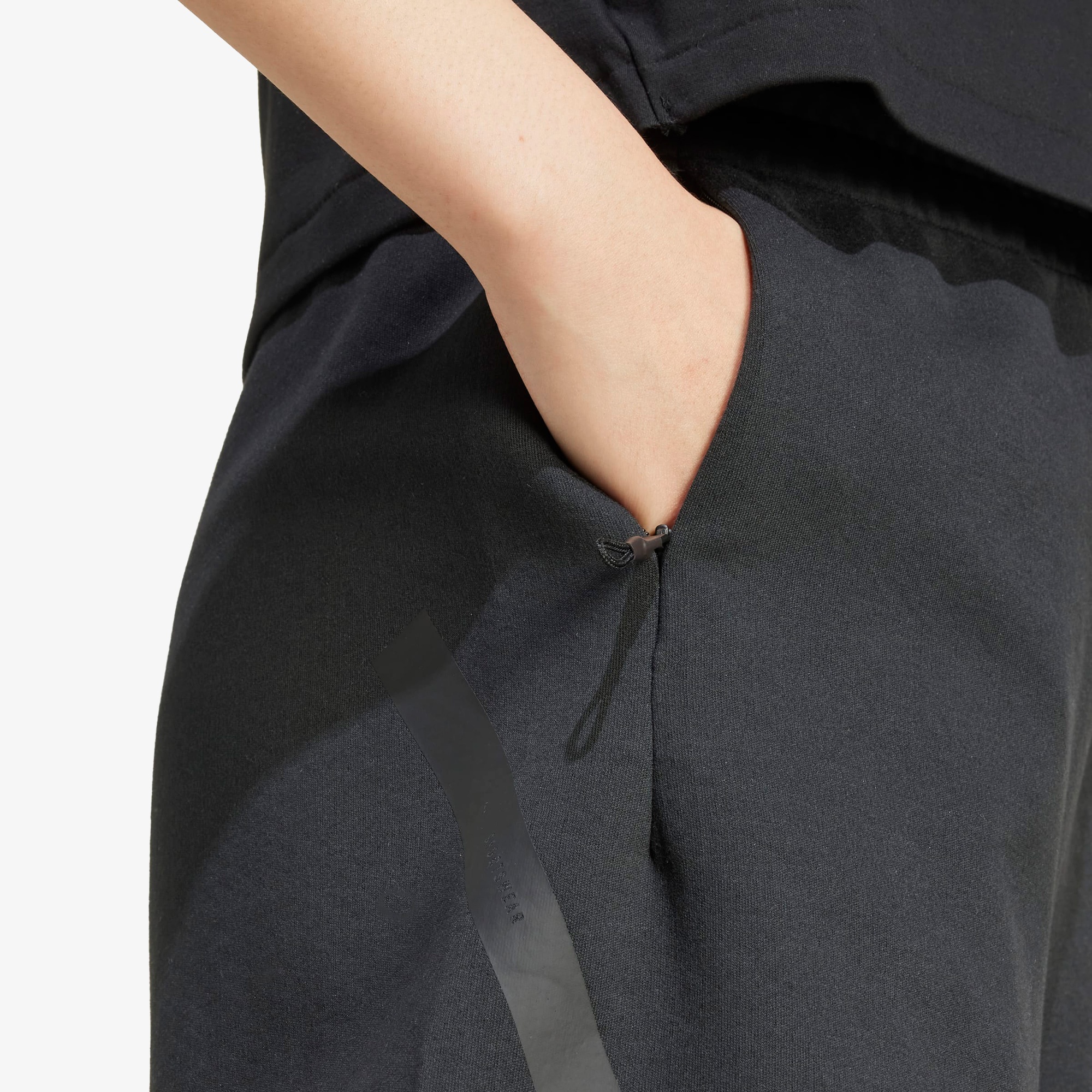 adidas Z.N.E. Kadın Siyah Şort