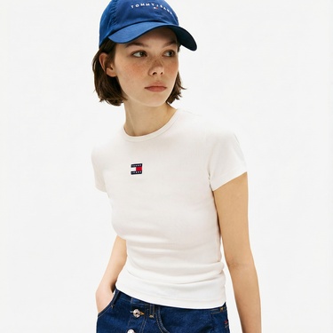  Tommy Hilfiger Badge Kadın Beyaz T-Shirt