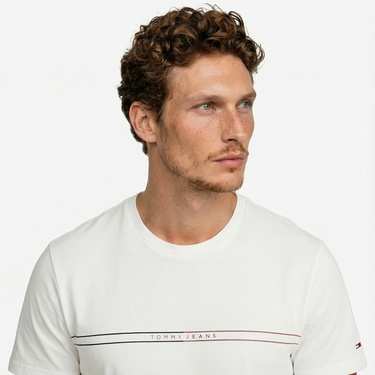  Tommy Jeans Slim Entry Graphic Ext Erkek Beyaz T-Shirt