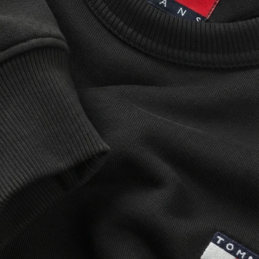  Tommy Jeans Bxy Badge Crew Kadın Siyah Sweatshirt