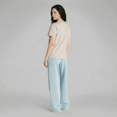  Calvin Klein Hero Logo Regular Kadın Bej T-Shirt