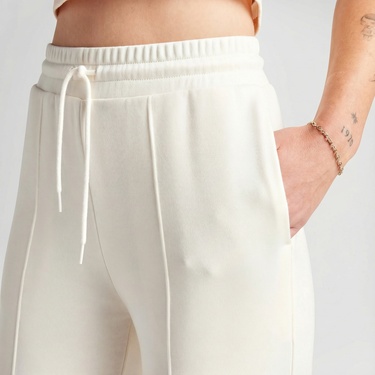  Converse Kadın Beyaz Eşofman Altı