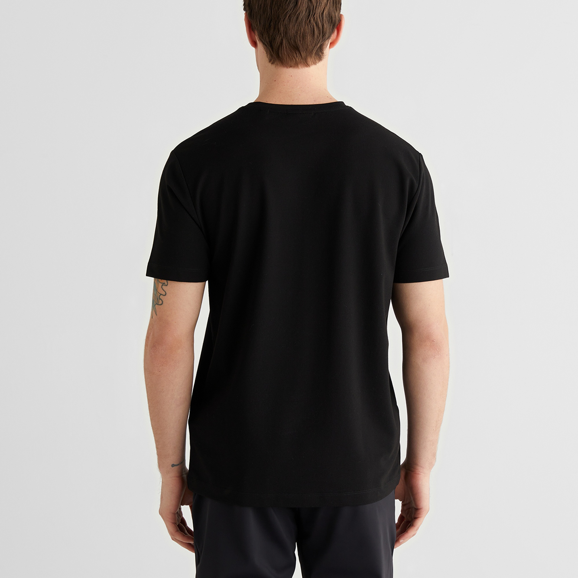GANT Erkek Siyah Bisiklet Yaka Regular Fit T-Shirt