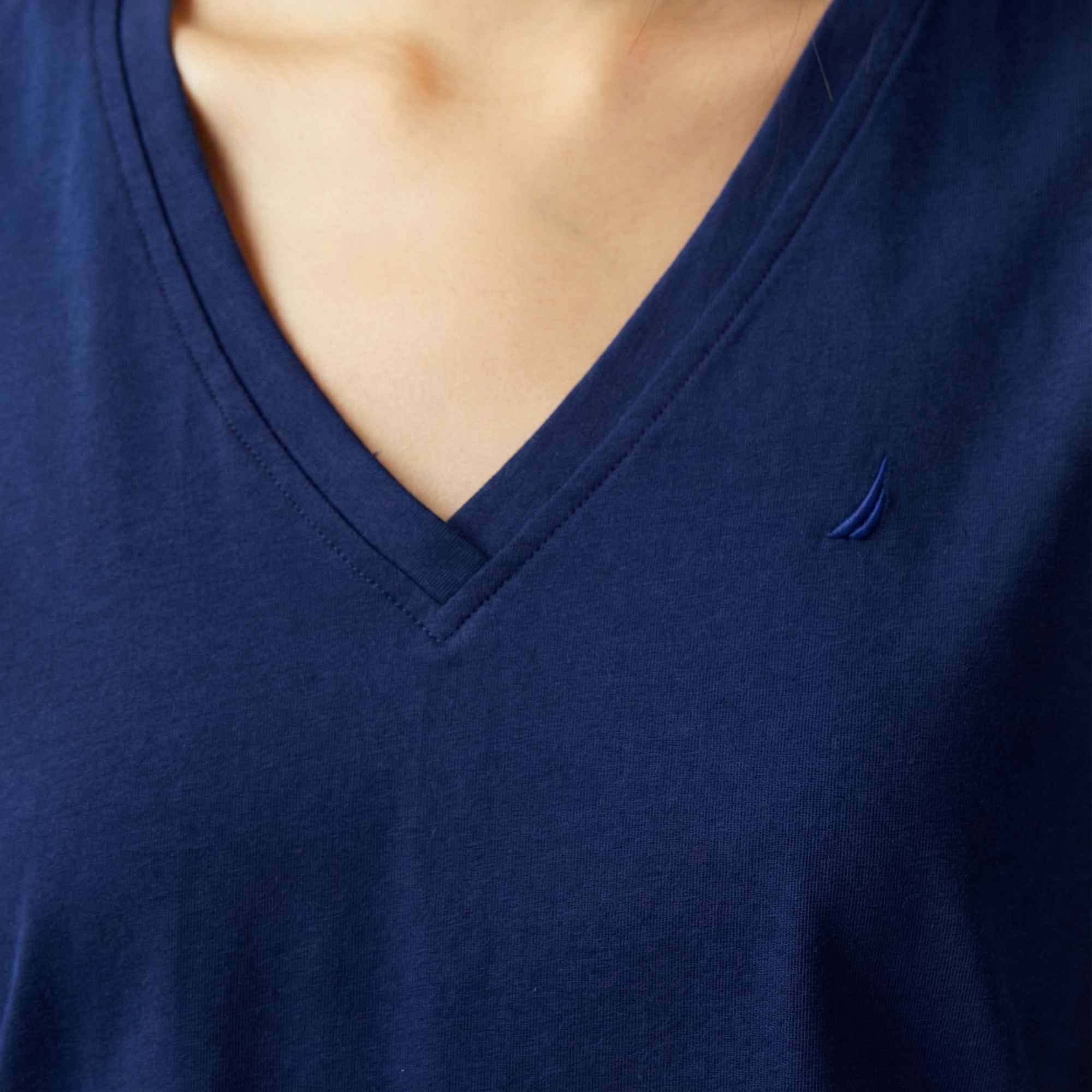  Nautica Kadın Lacivert Regular Fit T-Shirt