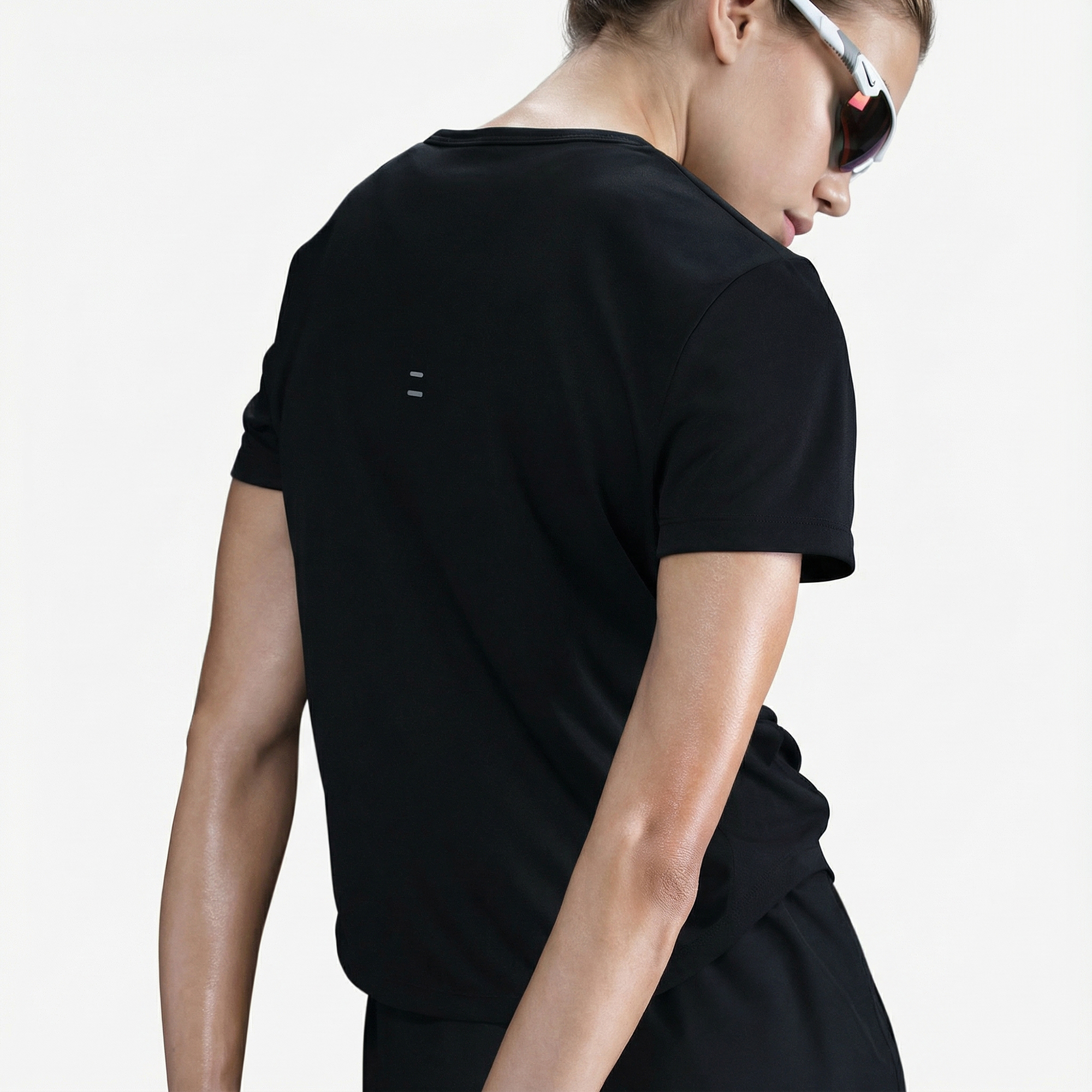  Nike Tempo Dri-Fit Kadın Siyah T-Shirt