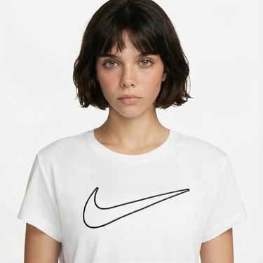  Nike Sportswear Club Kadın Beyaz T-Shirt