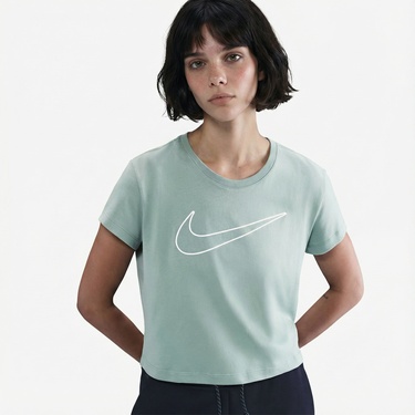  Nike Sportswear Club Kadın Yeşil T-Shirt