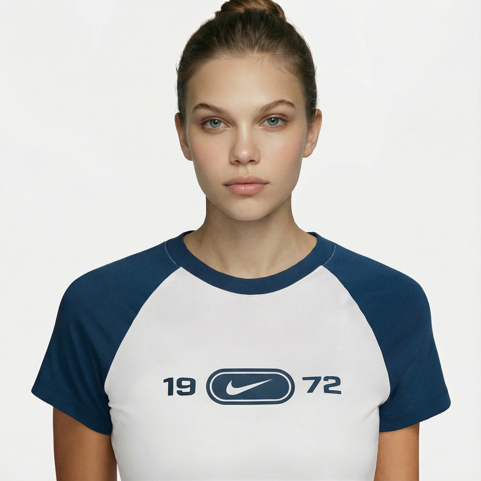 Nike Sportswear Chill Knit Kadın Beyaz T-Shirt