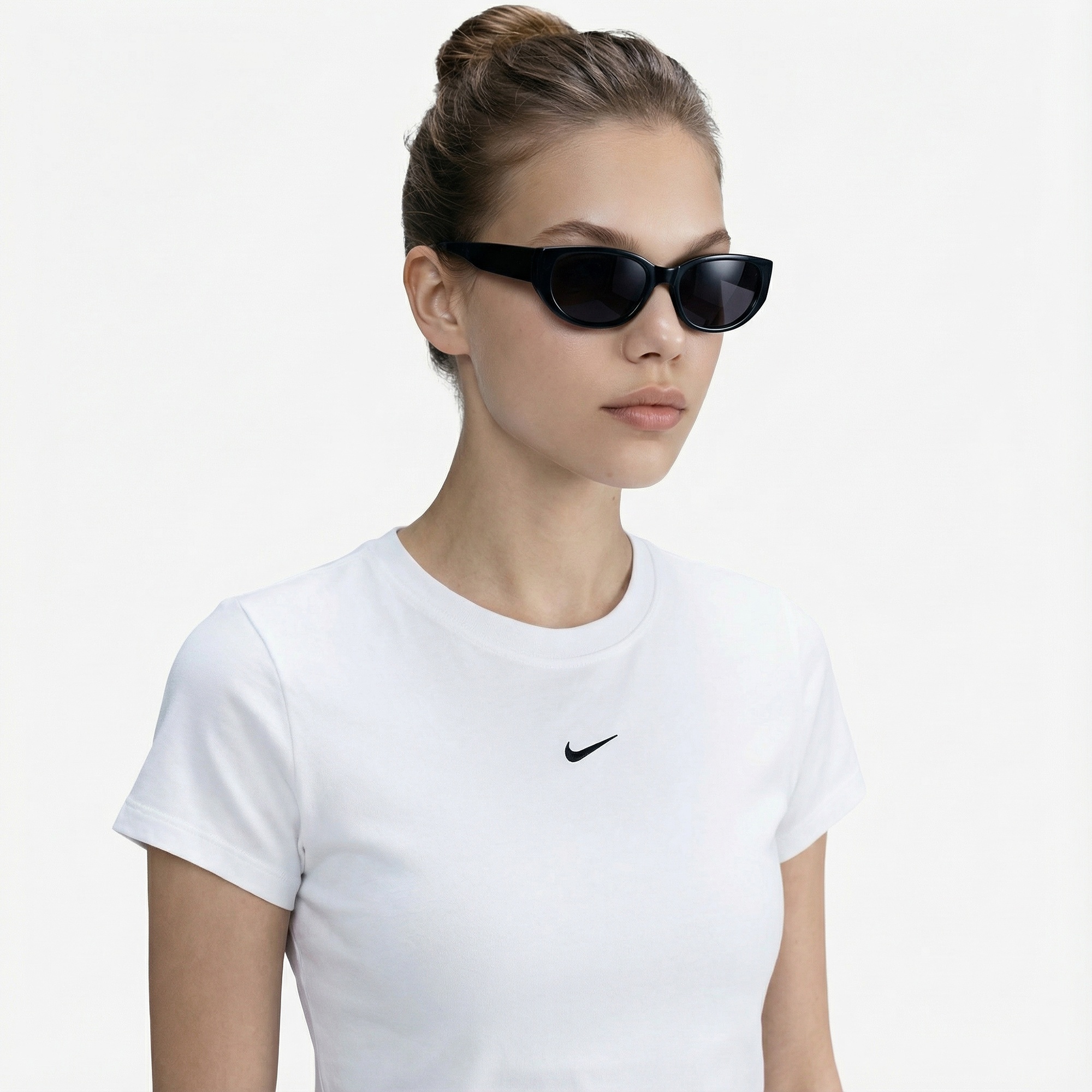 Nike Sportswear Chill Knit Kadın Beyaz Crop T-Shirt