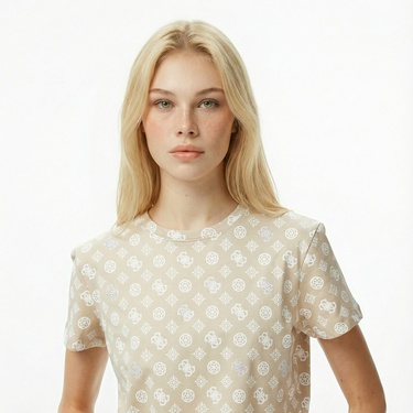  Guess Gloria Regular Fit Kadın Krem T-Shirt