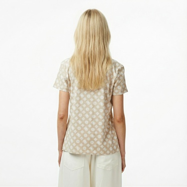  Guess Gloria Regular Fit Kadın Krem T-Shirt