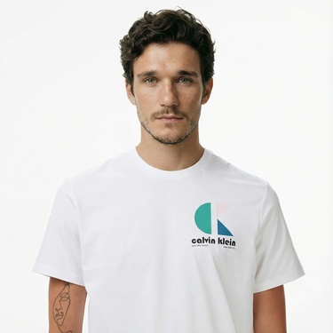  Calvin Klein Bauhaus Logo Graphic Erkek Beyaz T-Shirt