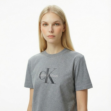  Calvin Klein Hero Classic Monologo Kadın Gri T-Shirt