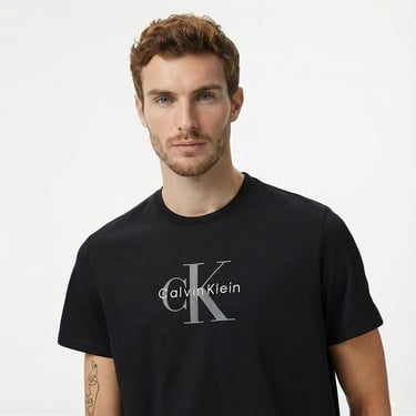  Calvin Klein Hero Monologo Erkek Siyah T-Shirt