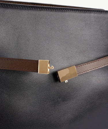  YARGICI Kemer Detaylı Deri Omuz Çantası