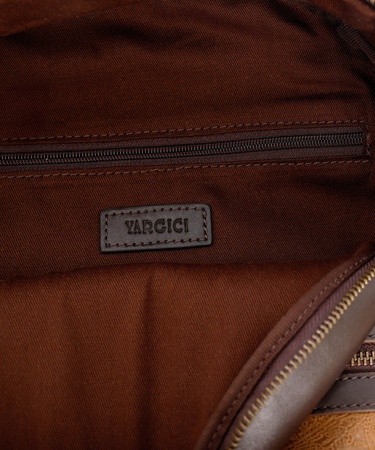  YARGICI Şal Baskı Cep Detaylı Deri Sırt Çantası