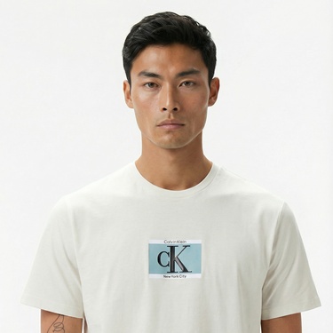  Calvin Klein Box Tape Graphic Erkek Beyaz T-Shirt