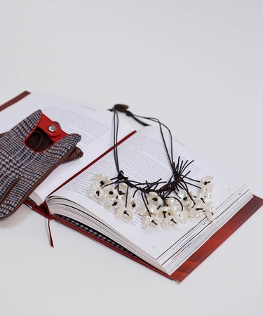  YARGICI Çiçek Detaylı Uzun Kolye