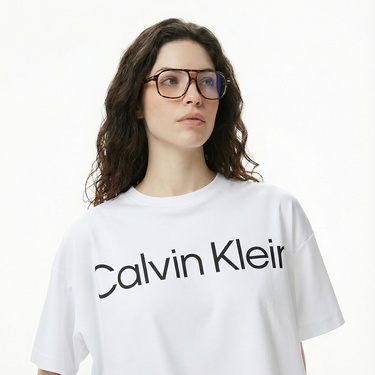  Calvin Klein Boxy Logo Graphic Kadın Beyaz T-Shirt