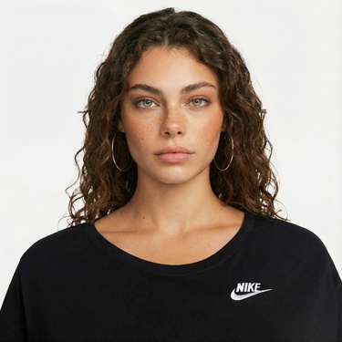  Nike Sportswear Club Essentials Kadın Siyah T-Shirt