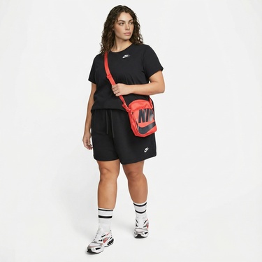  Nike Sportswear Club Essentials Kadın Siyah T-Shirt