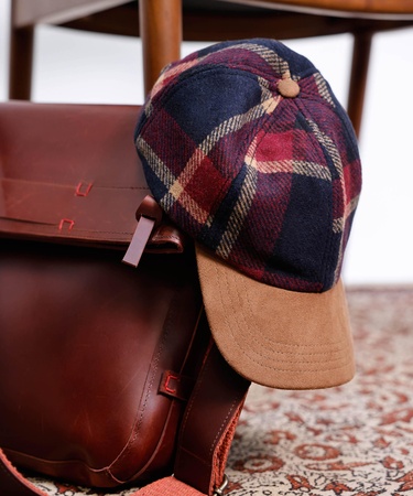  YARGICI Ekose Süet Detaylı Şapka