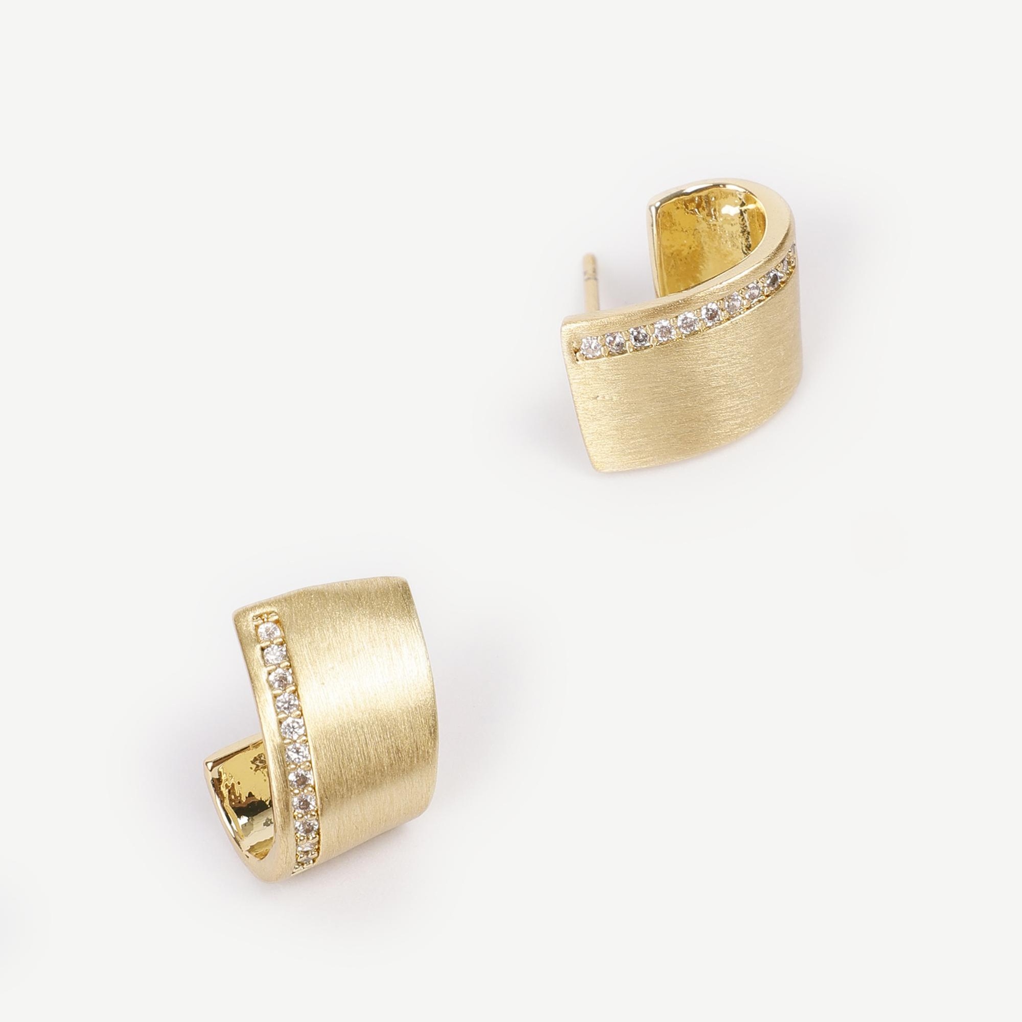 YARGICI Cam Taş Detaylı Gold Küpe