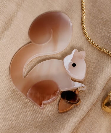  YARGICI Sincap Figürlü Broş