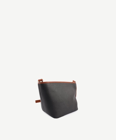  YARGICI Zincir Detaylı Deri El Çantası