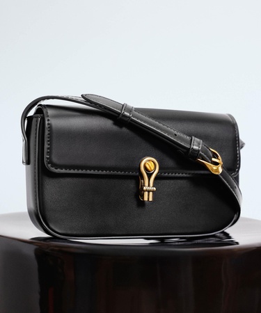  YARGICI Deri Görünümlü Toka Detaylı Omuz Çantası