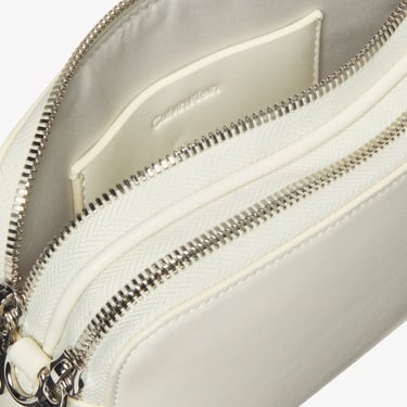  Calvin Klein Webbing Double Strap Camera Kadın Beyaz Çapraz Çanta