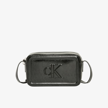  Calvin Klein Bold Metallic Camera Kadın Siyah Çapraz Çanta