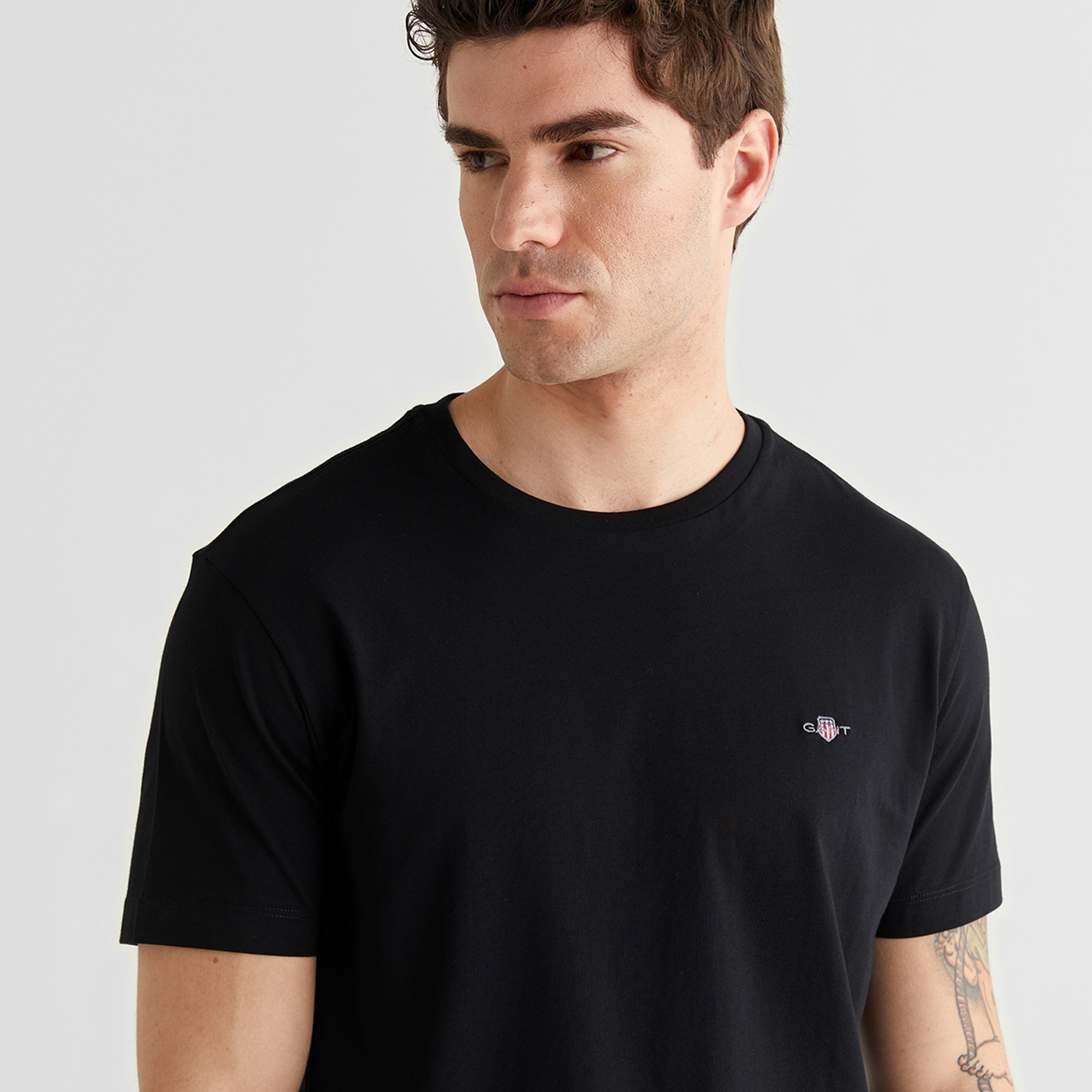GANT Erkek Siyah Bisiklet Yaka Regular Fit Logolu T-Shirt