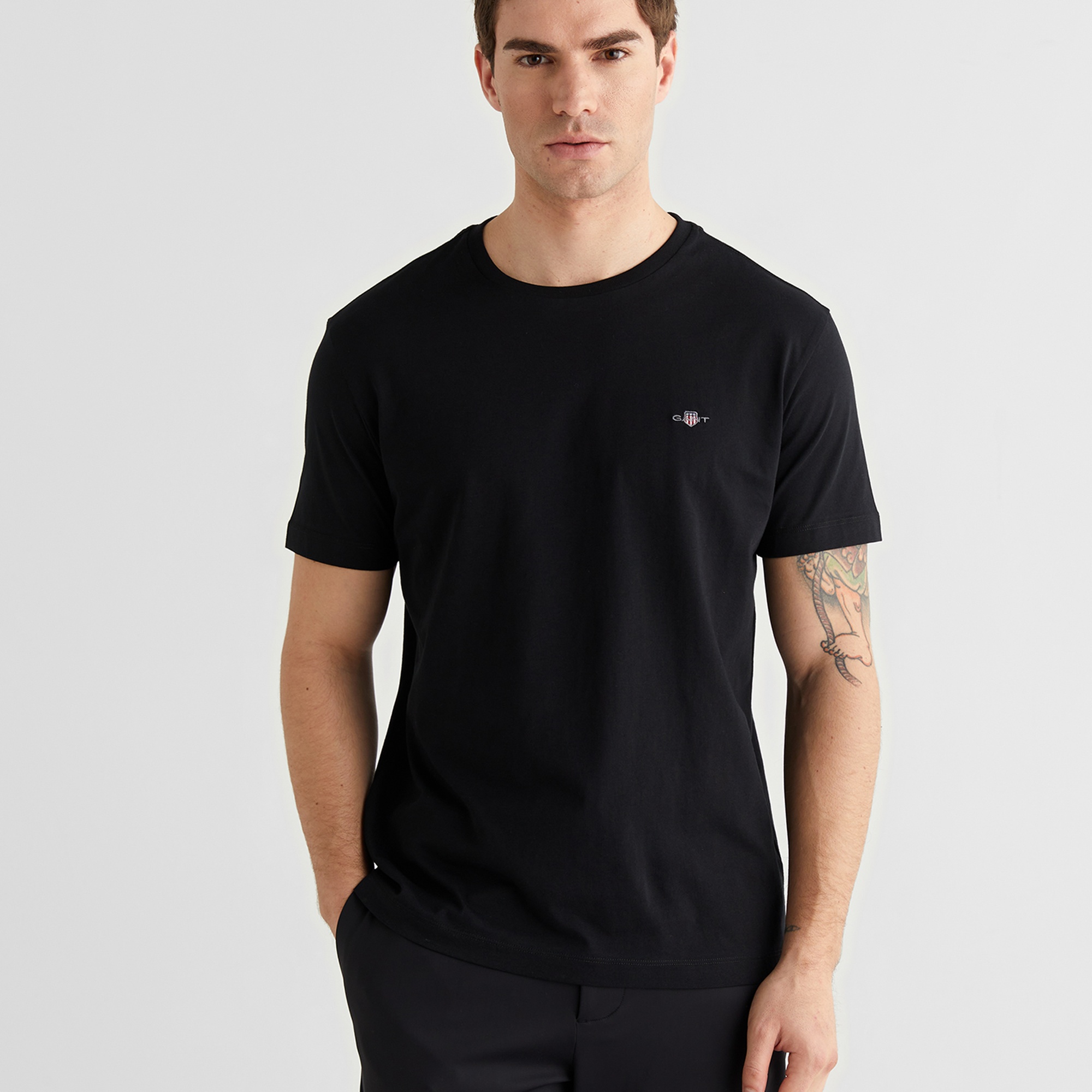 GANT Erkek Siyah Bisiklet Yaka Regular Fit Logolu T-Shirt