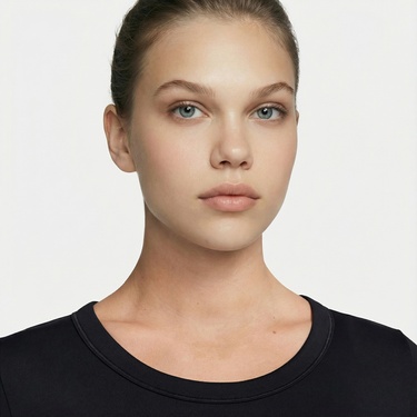  Nike One Fitted Kadın Siyah Top Crop T-Shirt