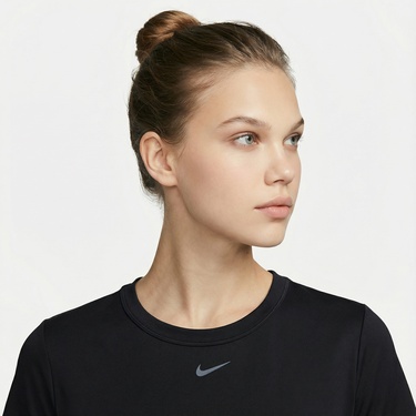 Nike One Fitted Kadın Siyah Top Crop T-Shirt