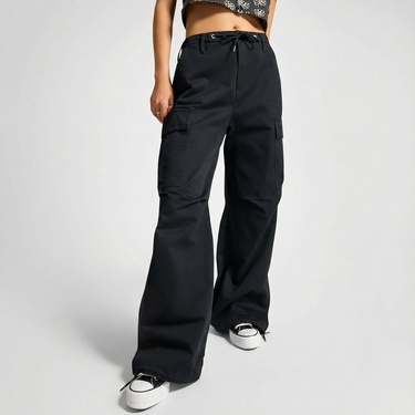  Converse Cargo Kadın Siyah Pantolon