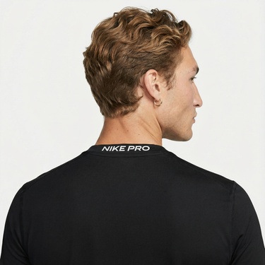  Nike Dri-Fit Top Tight Erkek Siyah Kolsuz T-Shirt