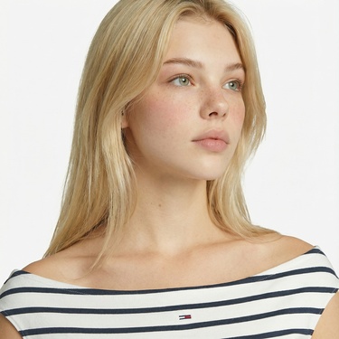  Tommy Jeans Boat Neck Kadın Beyaz T-Shirt