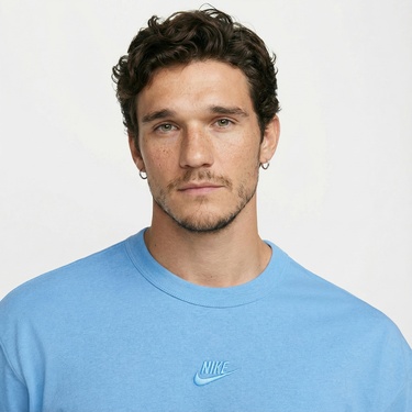  Nike Sportswear Premium Essentials Erkek Mavi T-Shirt