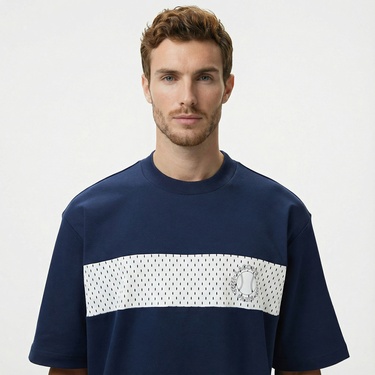  Lacoste Erkek Bisiklet Yaka Baskılı Lacivert T-Shirt