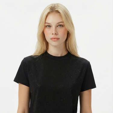  Guess Mock Slim Fit Kadın Siyah T-Shirt
