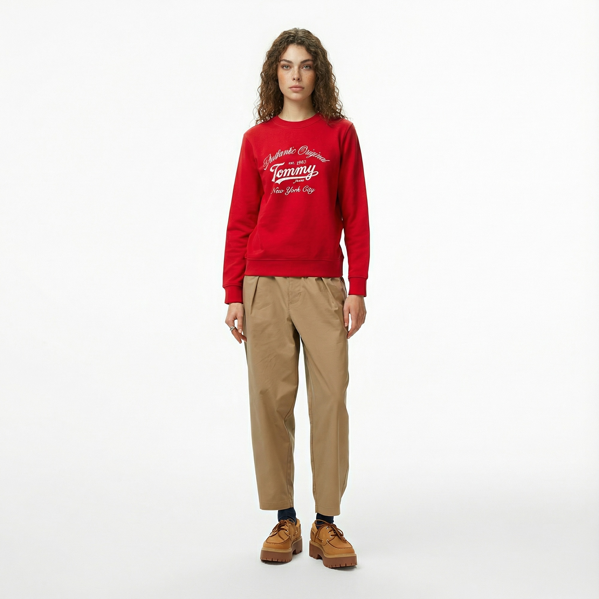 Tommy Jeans Regular Essential Logo Kadın Kırmızı Sweatshirt